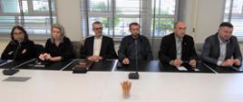 Spotkanie w sali konferencyjnej starostwa - ustalenia dot. przekazania terenu PKP i wykonawcy
