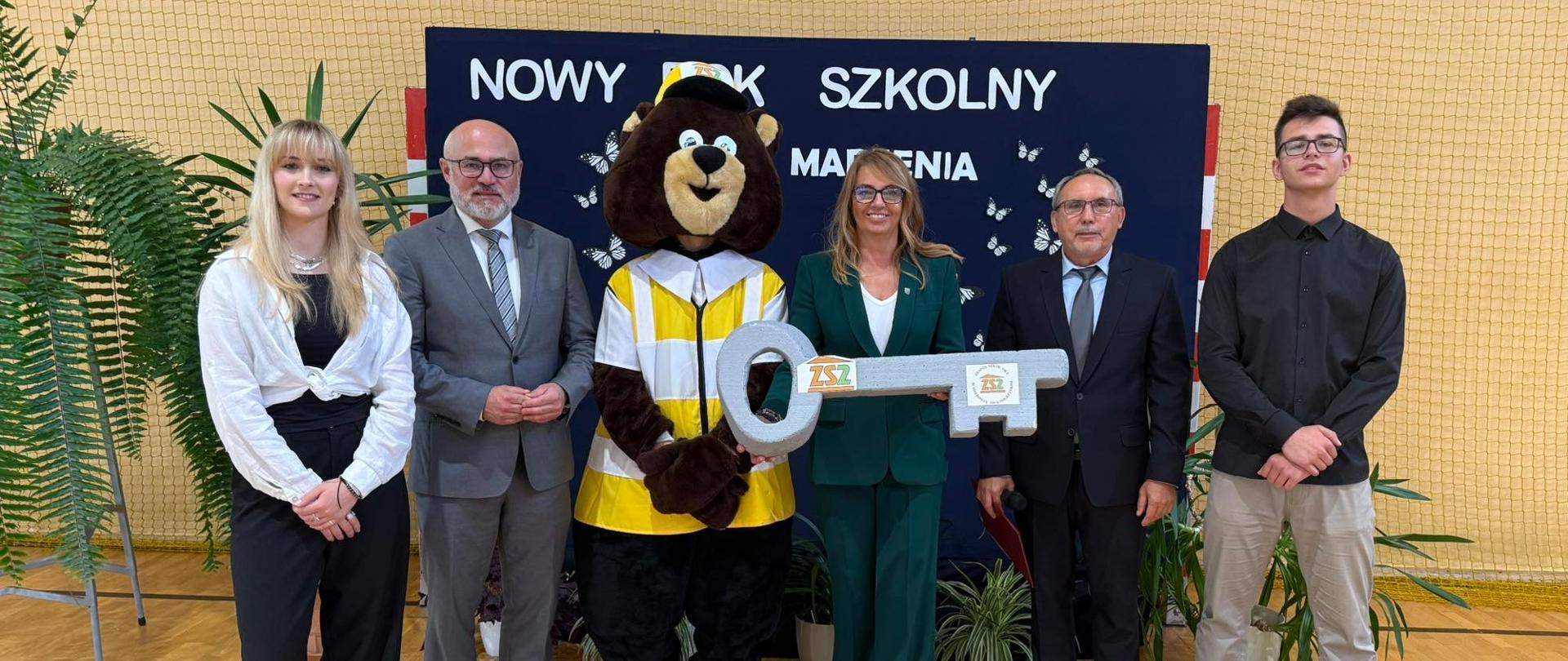 Rozpoczęcie roku szkolnego 2025/2026 - inauguracja w Zespole Szkół Nr 2 w Ostrowcu Świętokrzyskim