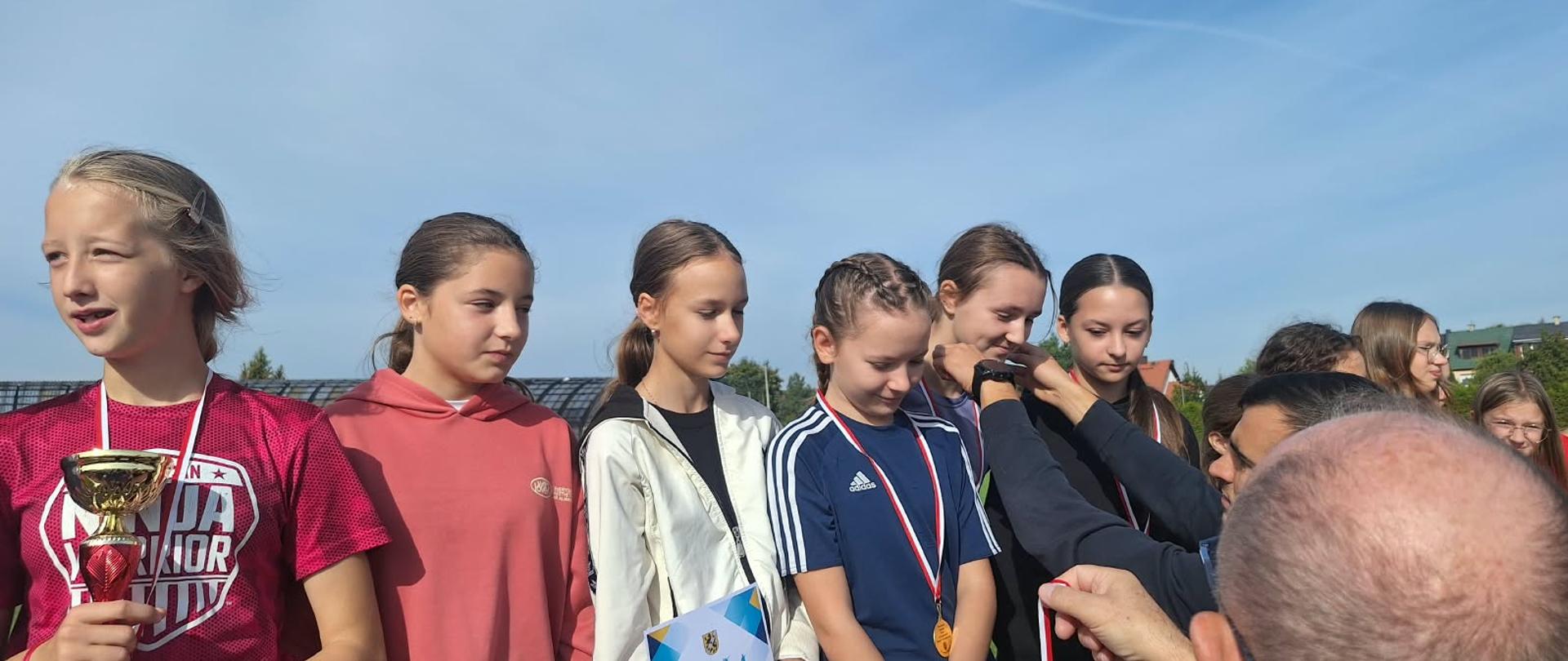 Powiatowe Igrzyska Dzieci w sztafetowych biegach przełajowych