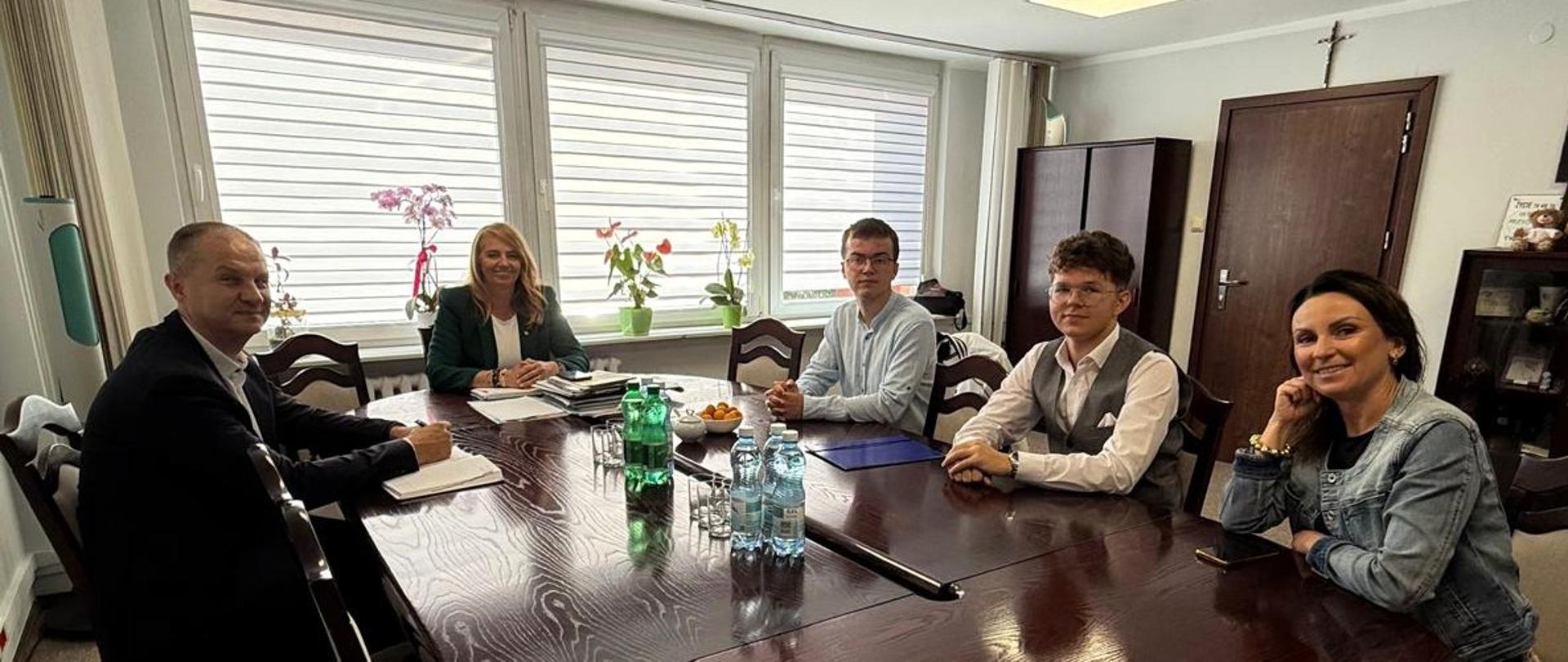 Z młodzieżą o sprawach ważnych