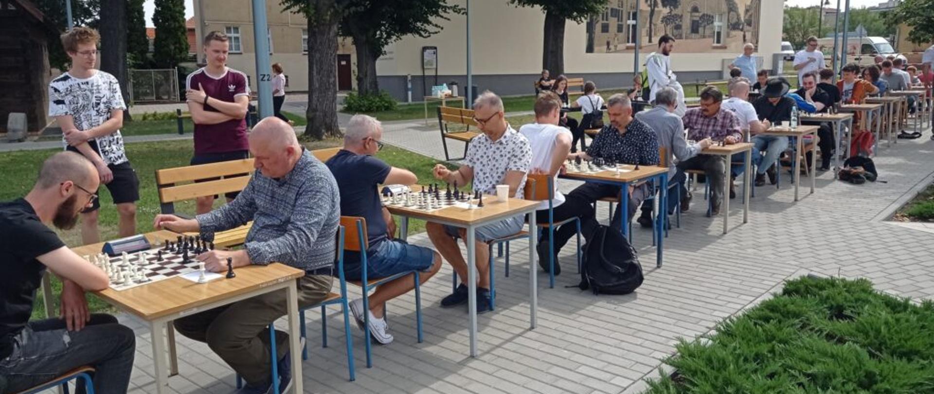 Uczestnicy turnieju szachowego 