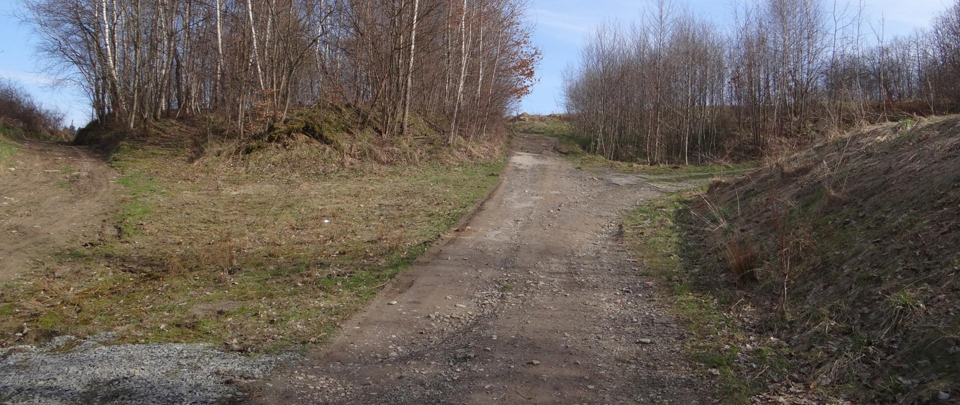 Prace interwencyjne na drogach gminnych: 364025K na roli Wójcikówka; 364062K Bogdałówka, 364232K Kalembówka Leśna.