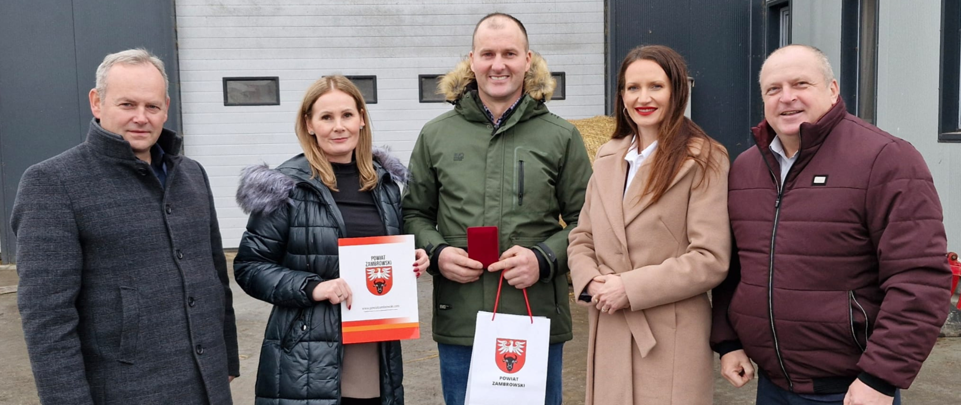 od lej Radny Powiatu Zambrowskiego Piotr Tyszka. Państwo Bączyk, Starosta Zambrowski oraz Wicestarosta Zambrowski