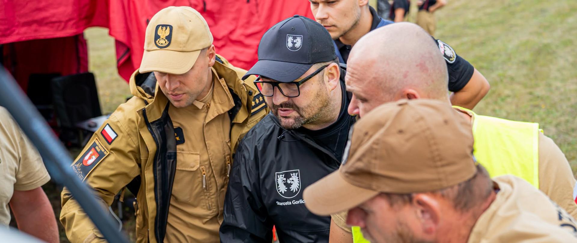 W akcję zaangażowano liczne służby i formacje