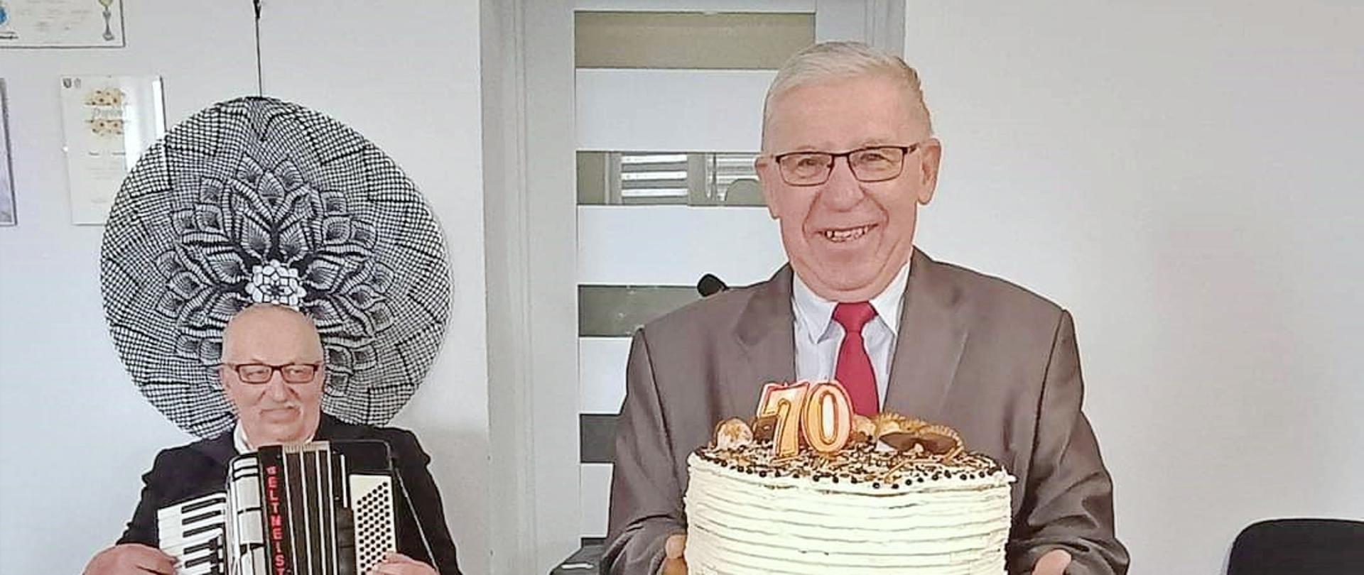 seniorzy obchodzą urodziny oraz imieniny