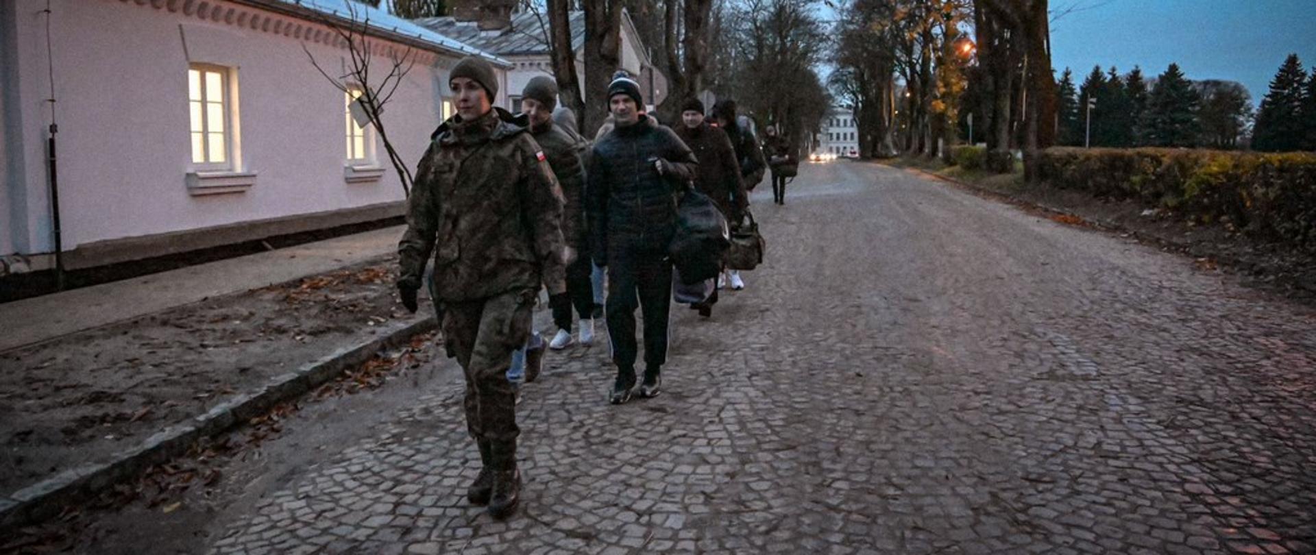 Ponad 140 ochotników rozpoczęło szkolenie w 5MBOT