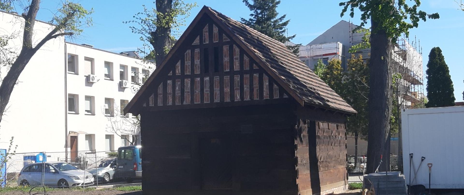 Zabytkowy lamus tkacki 