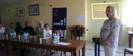 Moment podziękowań rodzicom zastępczym za poświęcenie i pracę