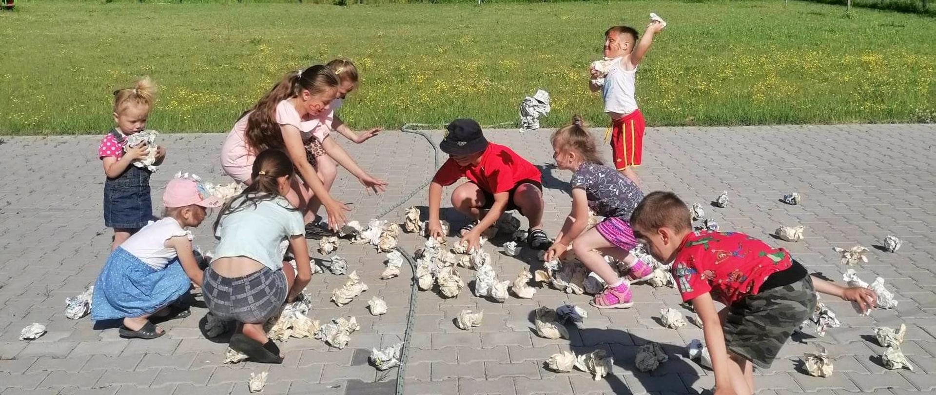 Dzieci podczas czy gier i zabaw
