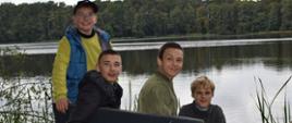 Świetna zabawa na trzcianeckiej przystani żeglarskiej klasy VIIb z okazji Dnia Chłopaka. 