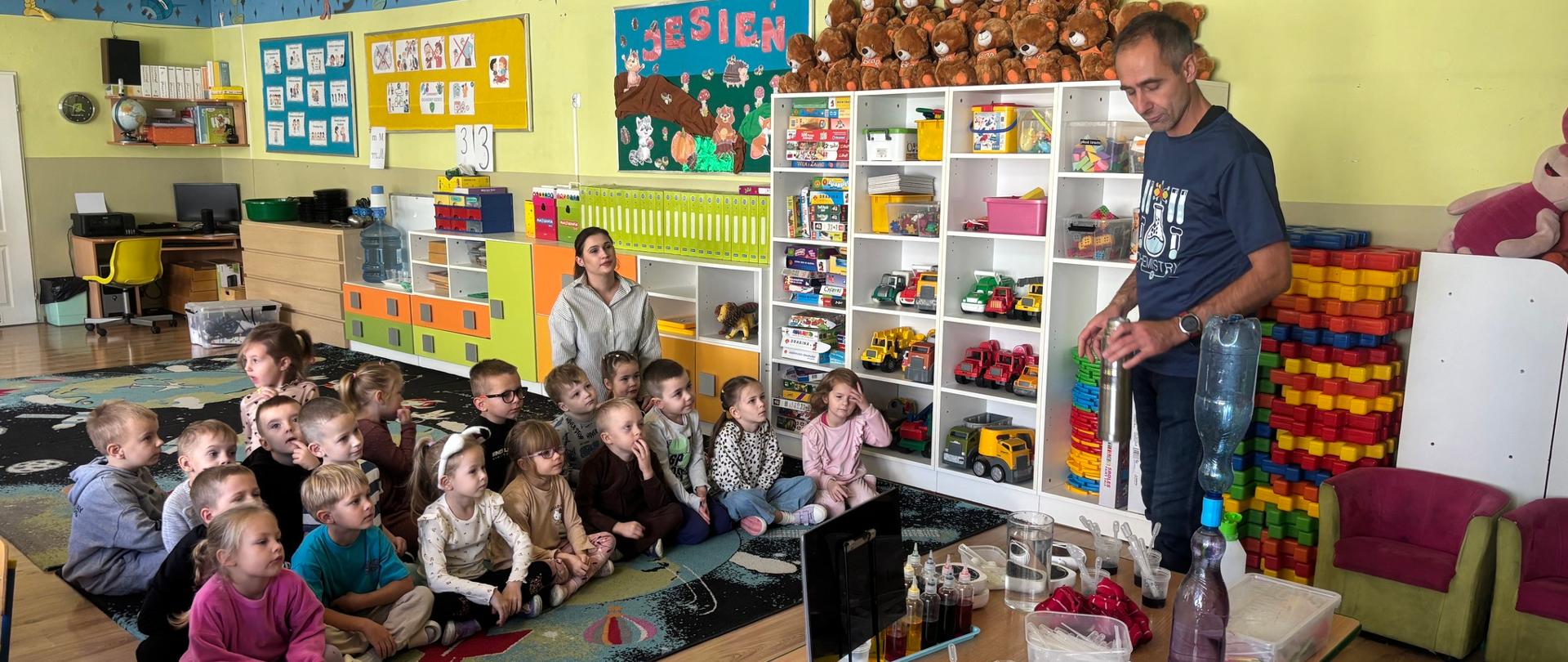 1 dorosły i grupa dzieci 
