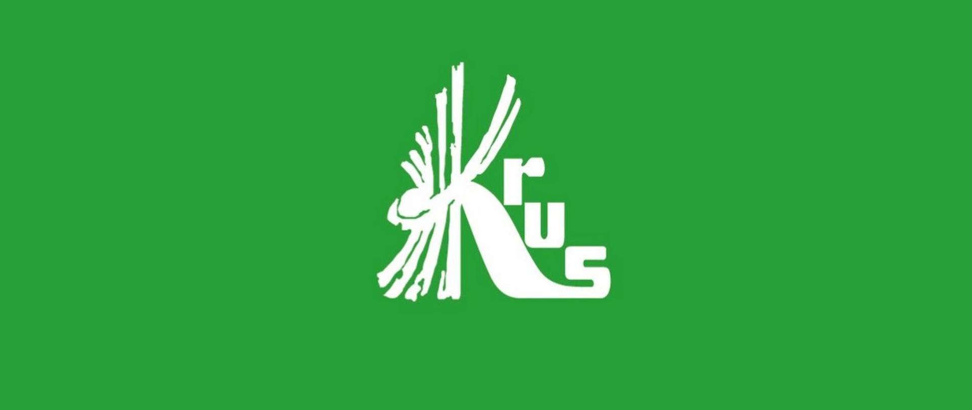 Białe logo KRUS (Kasa Rolniczego Ubezpieczenia Społecznego) przedstawiające stylizowany kłos zboża połączony z literami nazwy, umieszczone w górnej części jednolitego, zielonego tła.