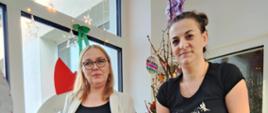 Nauczycielki oraz zaangażowane przedszkolaki pozują do wspólnego zdjęcia