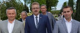 Delegacja Powiatu Koneckiego po złożeniu wieńca
