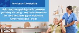 Kobieta na wózku inwalidzkim, obok pielęgniarka