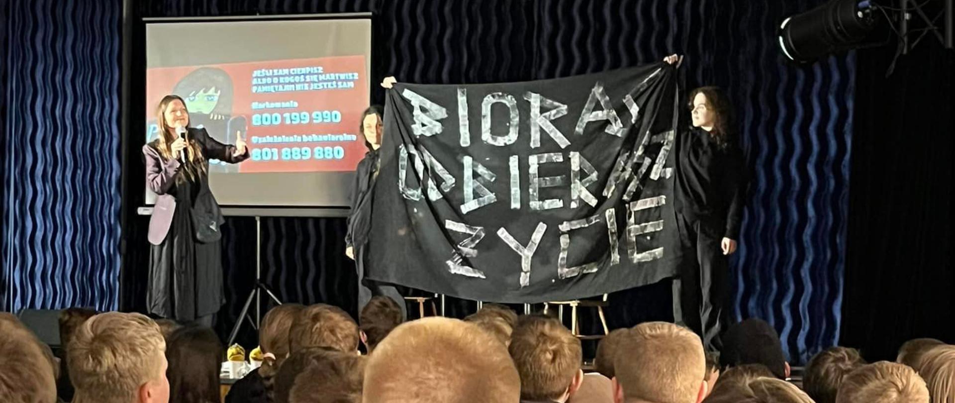 Spektakl „Chemiczna zmiana nastroju” 