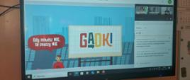 Telewizor a w nim wyświetlana strona internetowa z napisem Gadki. Gdy mówisz nie to znaczy nie