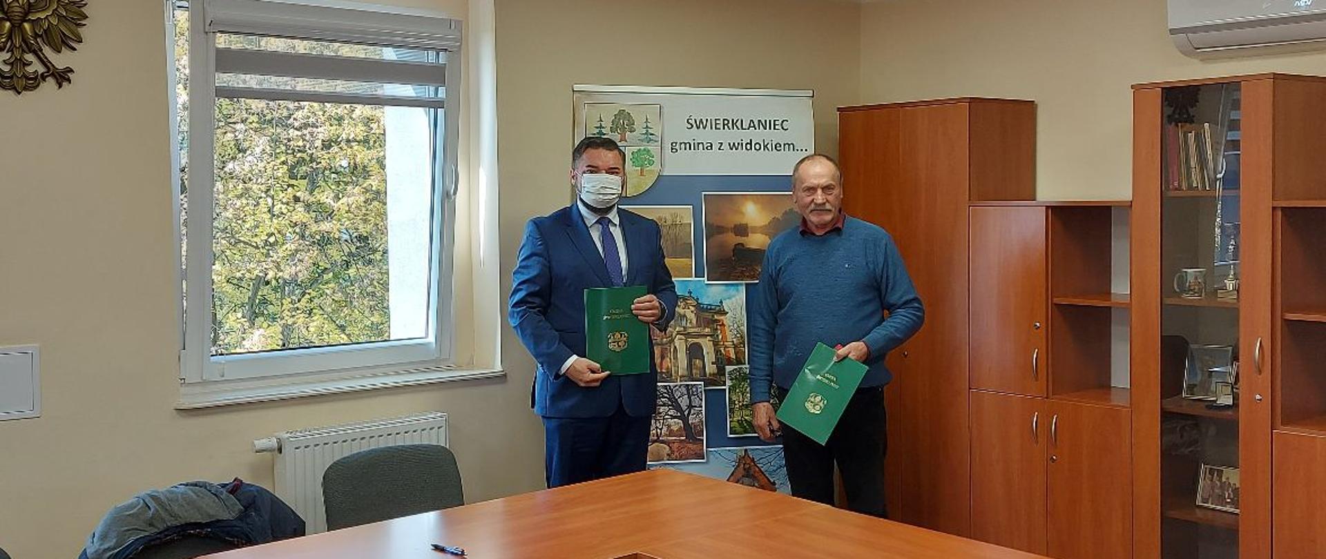 Podpisanie umowy na wykonanie kanalizacji w Orzechu