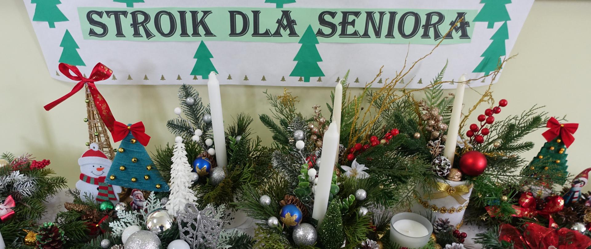 Stroiki świąteczne dla seniorów – wystawa na korytarzu szkolnym
