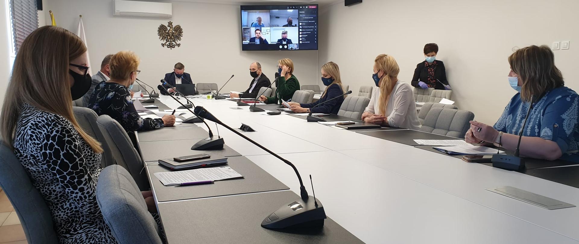 obrady Zarządu Powiatu widok całej sali