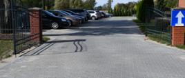 Zakończenie prac przy utwardzeniu parkingu na terenie szkolnego boiska