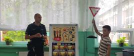 Bezpieczna droga do szkoły i ze szkoły – spotkanie z policjantem