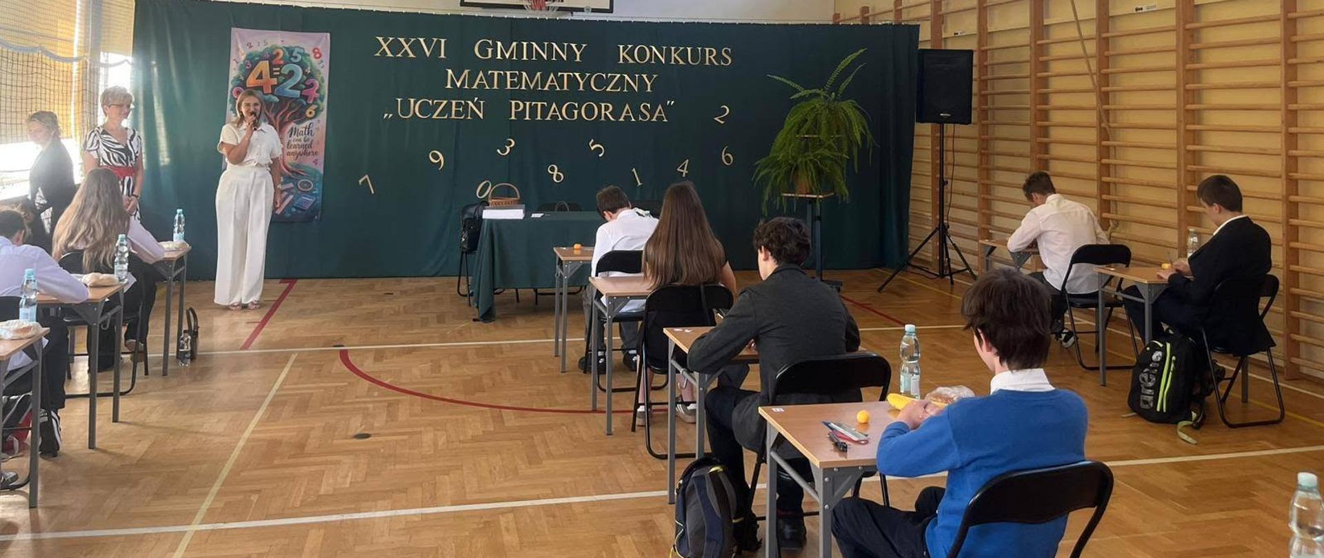 Uczniowie podczas konkursu matematycznego