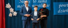 Stypendysta z Rodzicem i Wójtem Gminy Bochnia