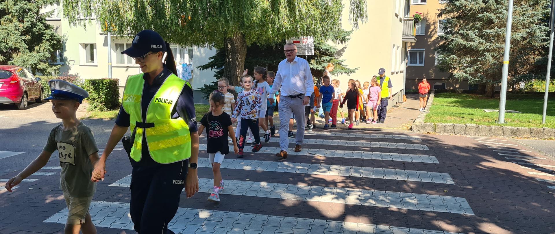 Uczniowie dwóch pierwszych klas przypominali sobie zasady ruchu drogowego. 