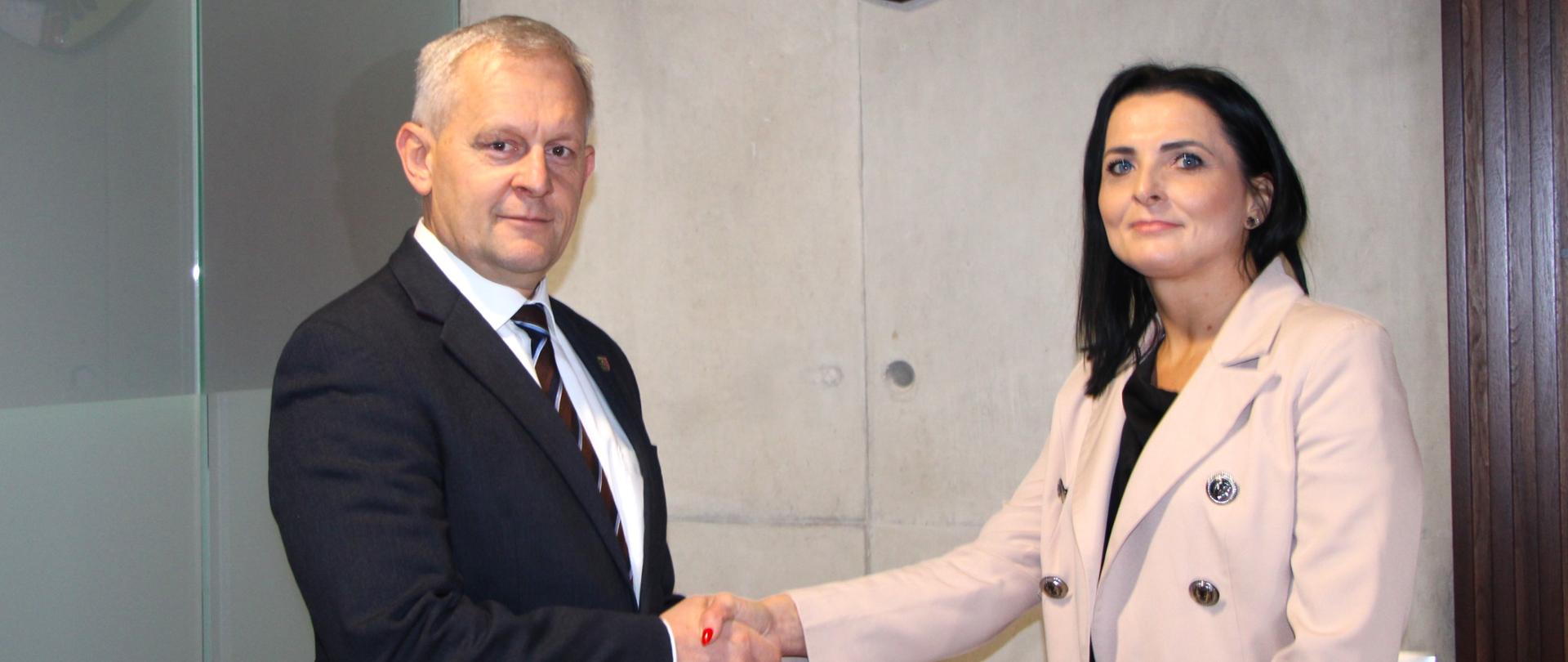 Starosta Polkowicki gratuluje nowej Dyrektor urzędu pracy w Polkowicach 