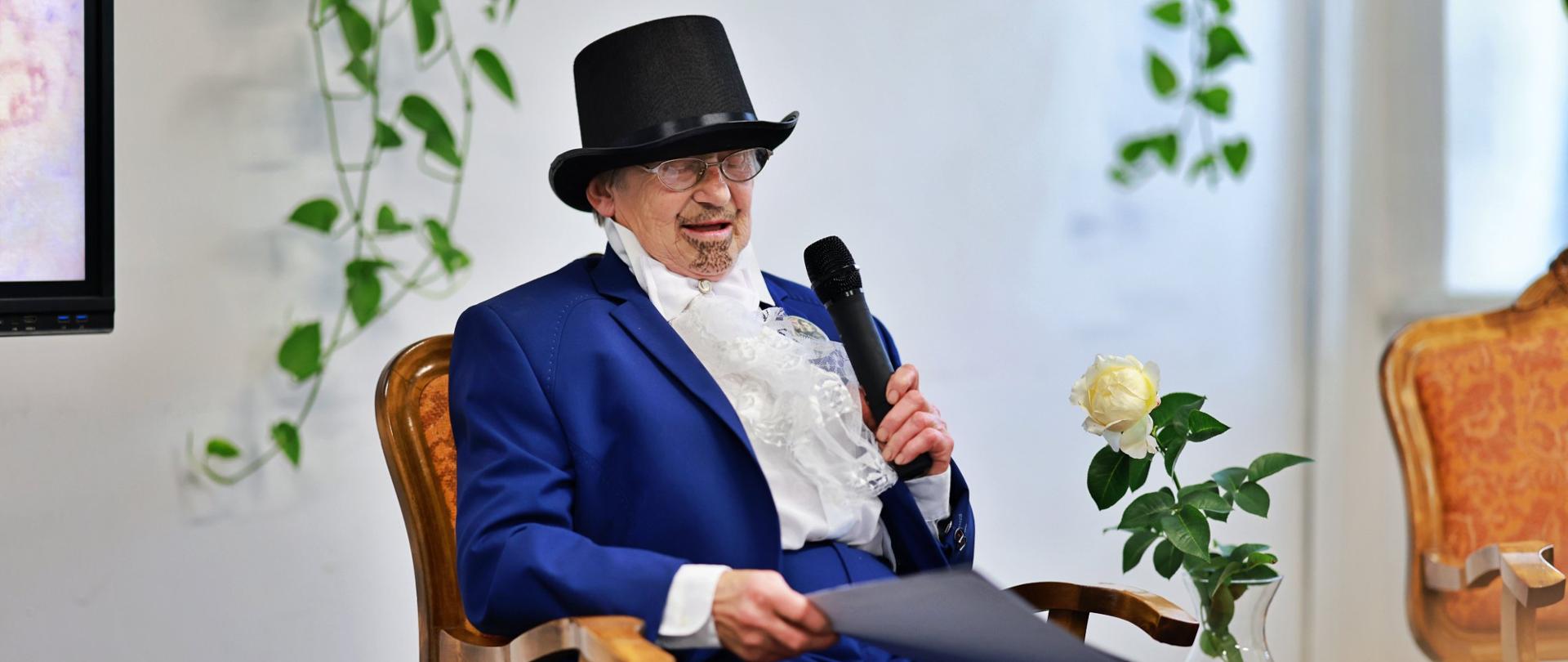 ludzie podczas akcji narodowego czytania