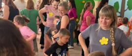 Zajęcia z okazji Dnia Mamy - mamy z przedszkolakami podczas zajęć