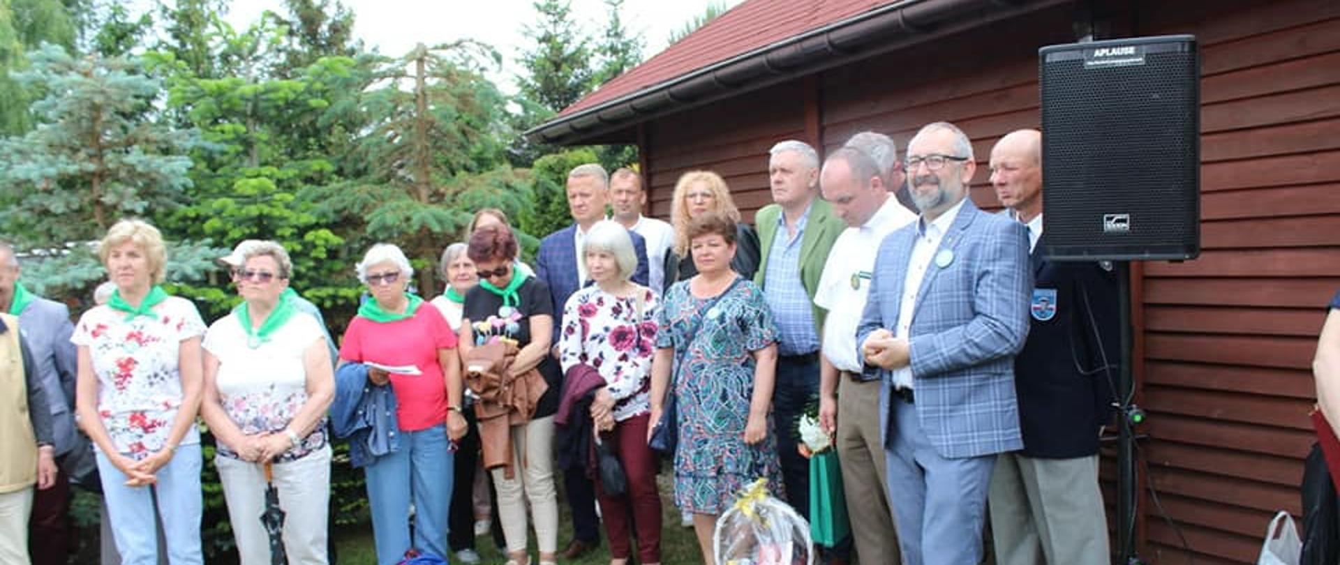8 czerwca 2022 r. świętowano 20. rocznicę powstania Koła Przyjaciół Harcerstwa na Ziemi Przasnyskiej. Zdjęcie przedstawia uczestników obchodów rocznicy.