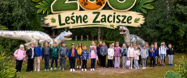 Dzieci z klas drugich podczas pamiątkowego zdjęcia.