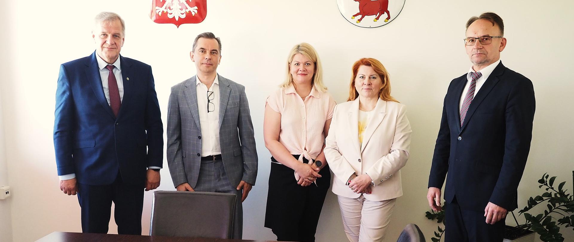 Spotkanie starostów Sławomira Jerzego Snarskiego i Piotra Bożko z zarządem firmy IKEA Industry Poland Sp. z o.o. Oddział w Orli pod kierownictwem p.o. dyrektora Małgorzaty Spychały