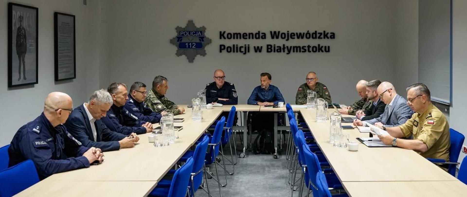 posiedzenie Sztabu kryzysowego - Drony naruszyły przestrzeń powietrzną nad województwami podlaskim i lubelskim. Dowództwo Operacyjne Rodzajów Sił Zbrojnych zadecydowało o zestrzeleniu obiektów, które uznano za zagrożenie