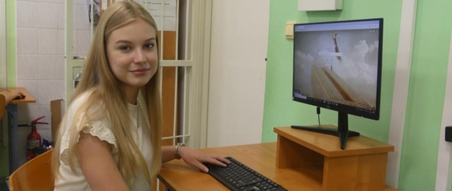 Zwyciężczyni konkursu uczennica klasy ósmej Lena Sapa