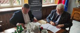 Podpisanie umowy na realizację zadania "Budowa wiaty rowerowej w Krzyżu Wielkopolskim na działce 3/3"