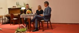 Wójt, Radna oraz Strzelec podczas Narodowego Czytania