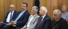 Zaproszeni goście- Radny Wojewódzki Mikołaj Janowski, Przewodniczący Rady Powiatu, Burmistrz Miasta Hajnówki, Dziekan Zbigniew Niemyjski