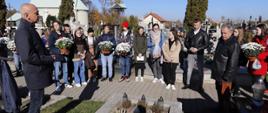 Akcję uczniów II LO w Końskich "Jesienna pamięć o bohaterach"