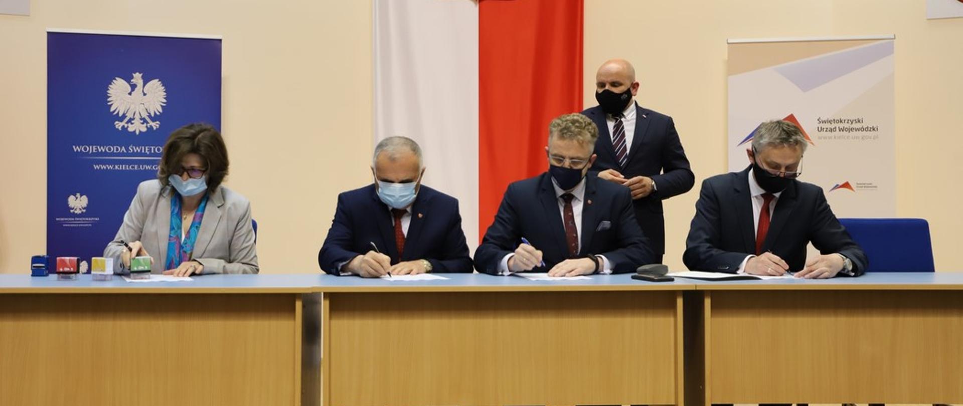 Podpisywanie umów na inwestycje drogowe z RFRD