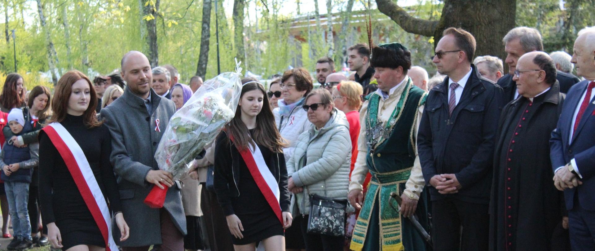 W uroczystych obchodach Święta Narodowego 3 Maja w Hajnówce uczestniczyli starosta bielski Sławomir Jerzy Snarski i wicestarosta Piotr Bożko 