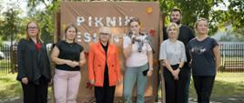 Dyrekcja, nauczyciele i przedstawiciele Rady Rodziców otwierają Jesienny Piknik