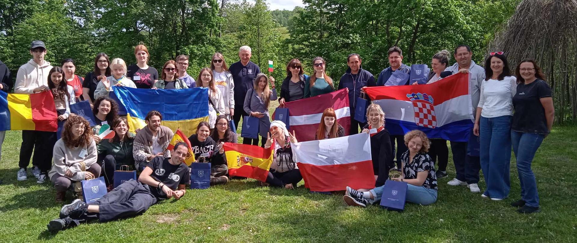Młodzież z zagranicznej wymiany w ramach Programu Erasmus+ w Ożennej!

