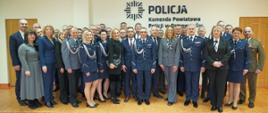 Uroczystość związana ze zmianą na stanowisku Komendanta Powiatowego Policji w Ostrowcu Świętokrzyskim