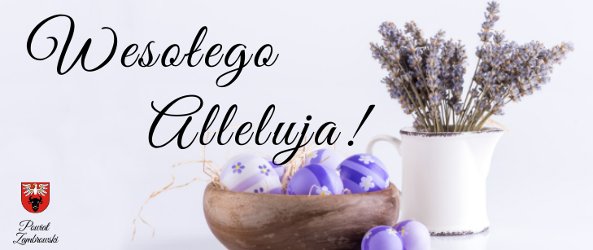 na zdjęciu znajduje się w lewym dolnym rogu logo z napisem "Powiat Zambrowski", z boku obrazka jest napis "Wesołego Alleluja", a po prawej stronie widać koszyk z pisankami i wazon z kwiatami