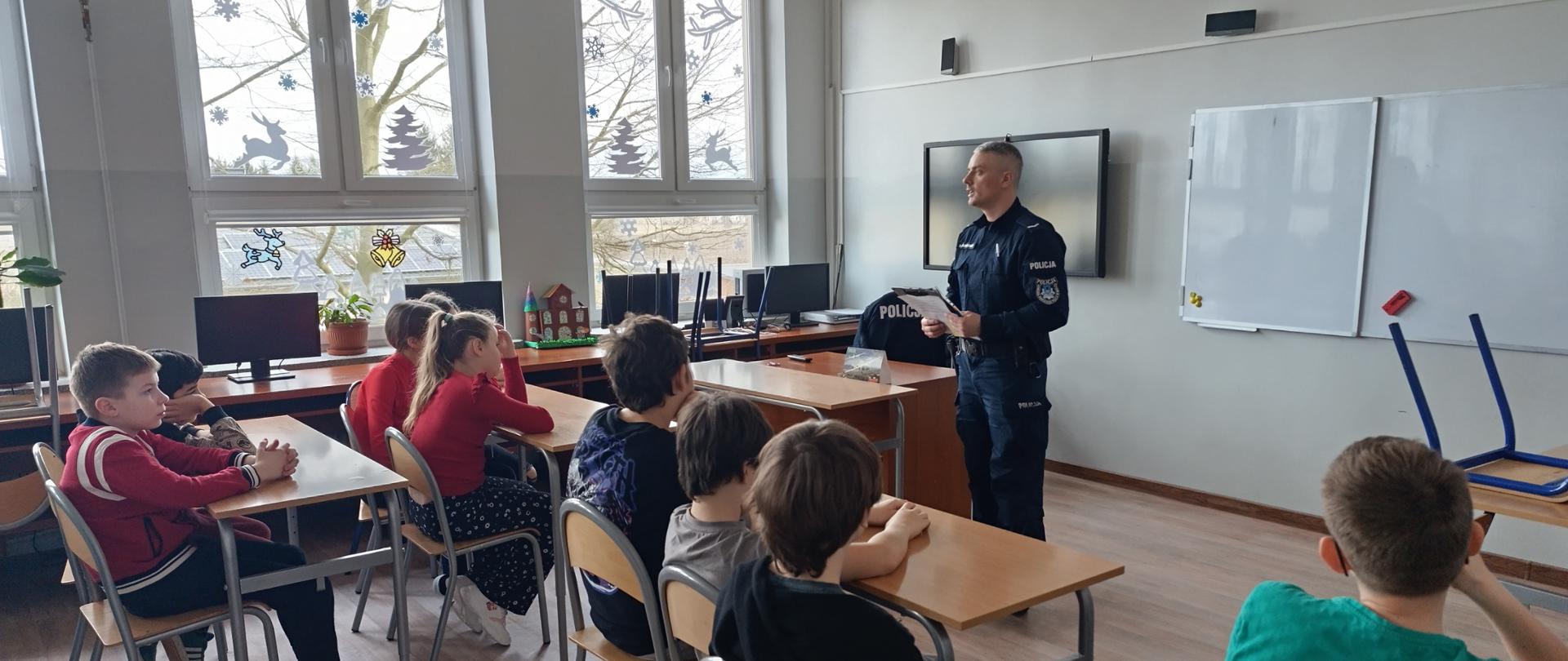 Spotkanie uczniów naszej szkoły z policjantem