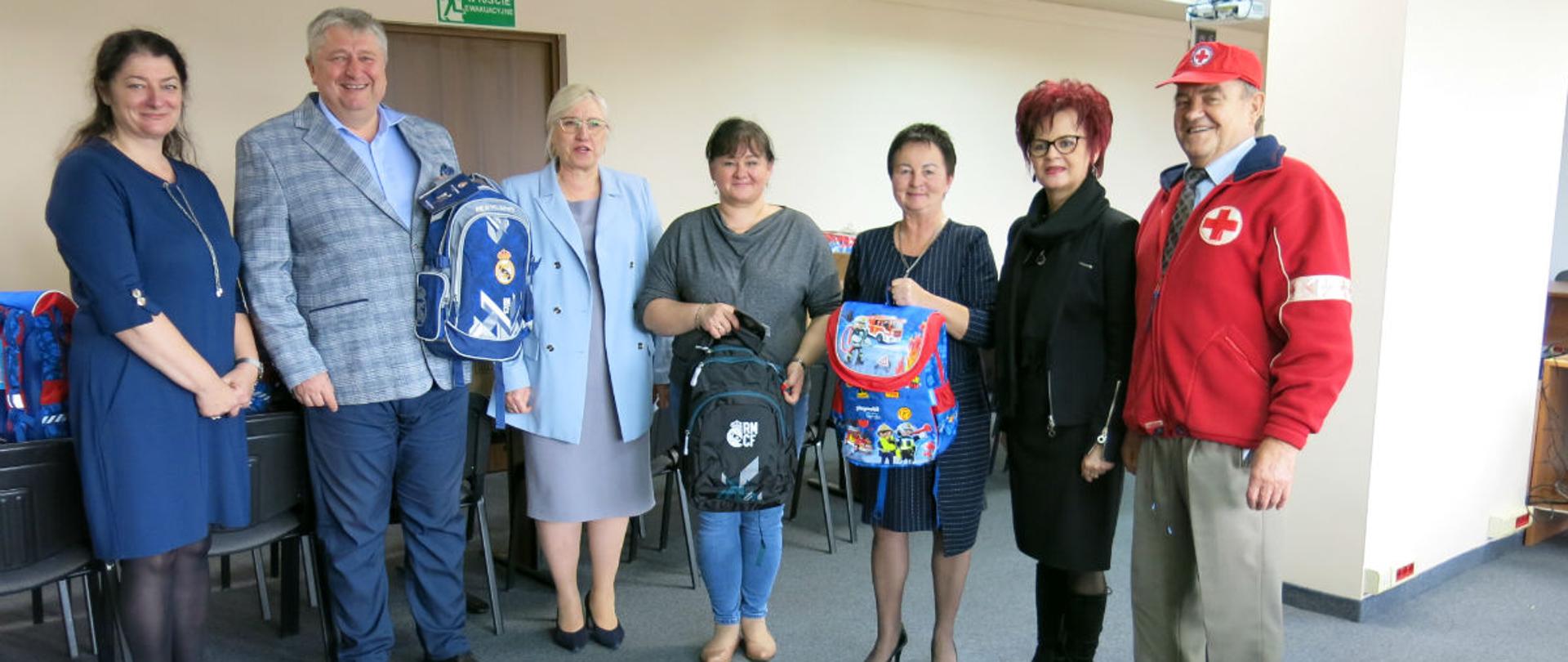 Starosta Janusz Kobyliński, Pani Grażyna Kasprowicz Prezes Oddziału Rejonowego PCK w Łosicach, przedstawiciele szkół i gmin, Pan Mieczysław Stefaniuk Prezes Zarządu PCK Oddział Rejonowy w Siedlcach
