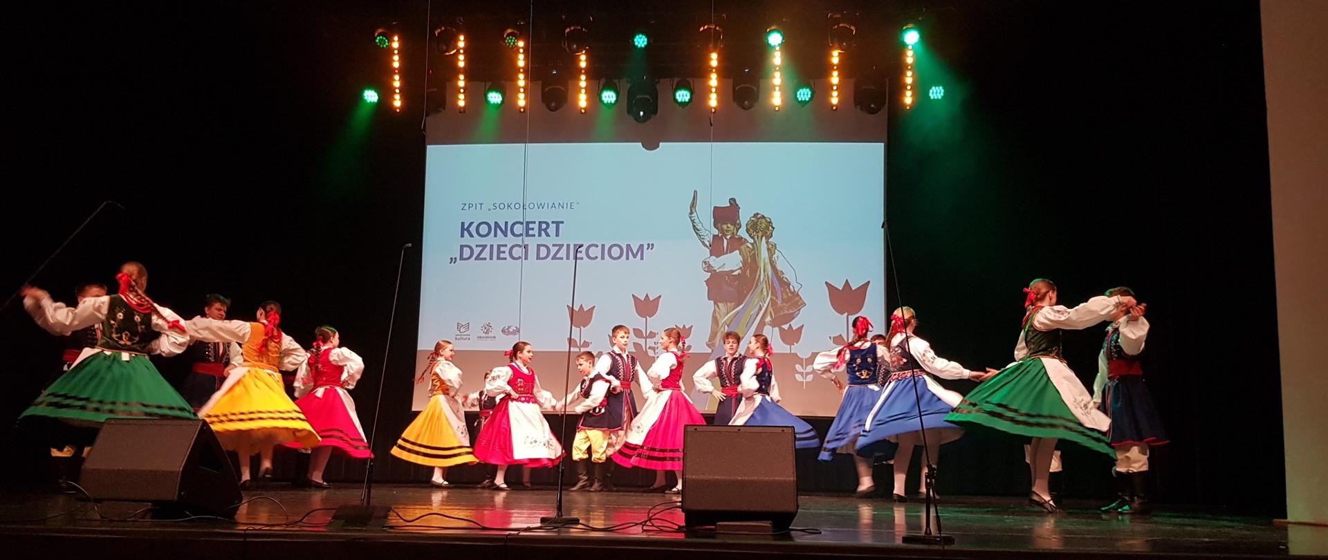 Tancerze na scenie